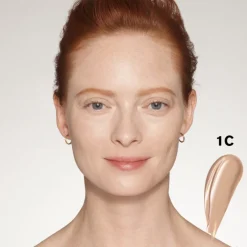 CORRECTOR FUTURIST SOFT TOUCH BRIGHTENING SKINCEALER CONCEALE Antiojeras Y Corrector