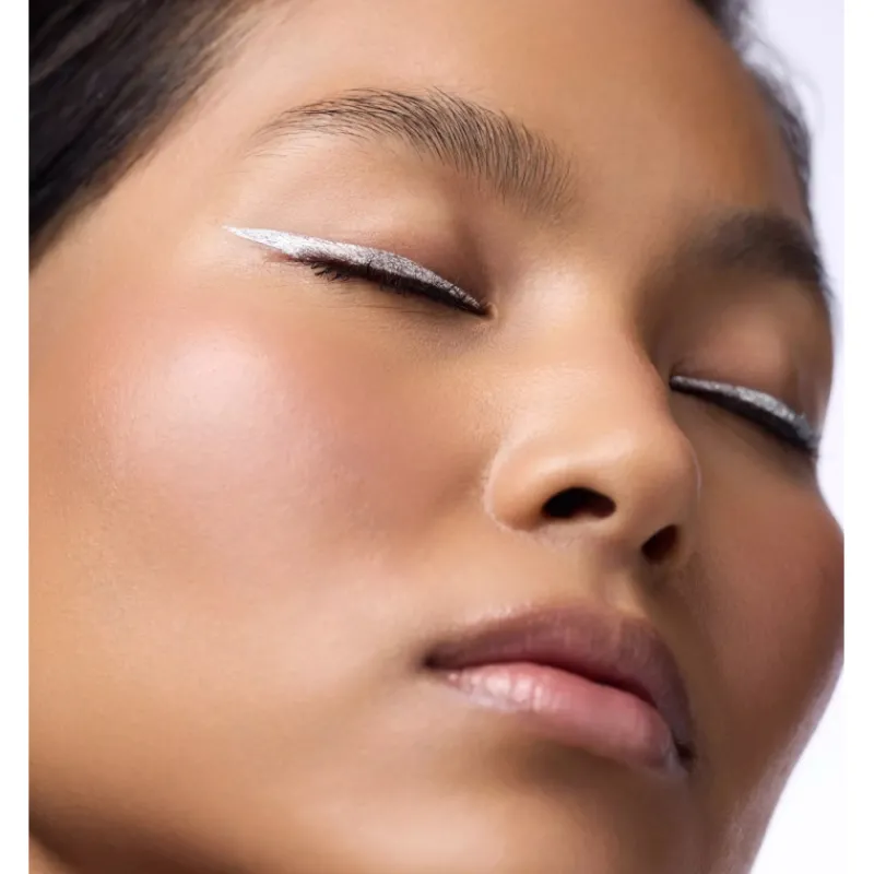 Hot Eyeliner Líquido Efecto Space Glam Eyeliner